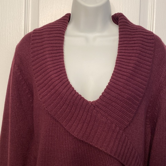 VENUS  Sweater - Picture 2 of 4